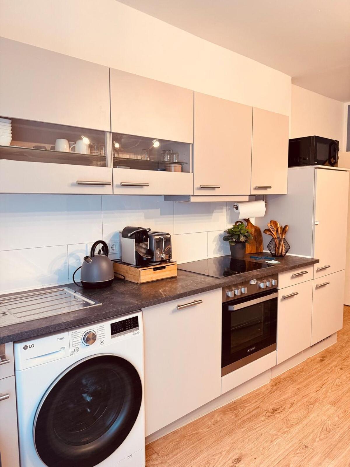 Zentrale Wohnung Direkt Am Hauptbahnhof - Bismarck Düsseldorf Exterior foto